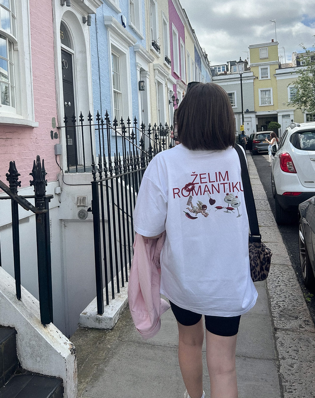 Girl wearing premium organic cotton graphic t-shirt ŽELIM ROMANTIKU. Sustainable and ethically produced apparel.